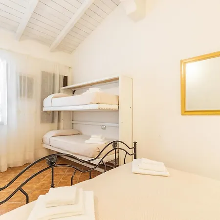 Residenziale Menhirs アパートホテル 3*