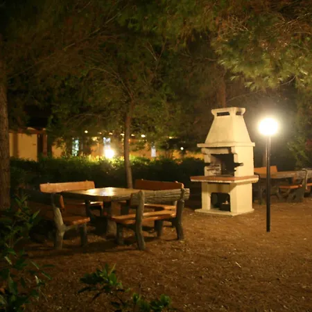 Residenziale Menhirs アパートホテル プトゥツ・イドゥ