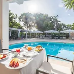 Residenziale Menhirs 3* Putzu Idu