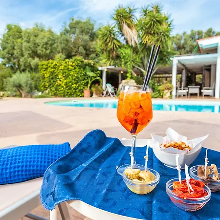 Ξενοδοχείο με διαμερίσματα Residenziale Menhirs 3*